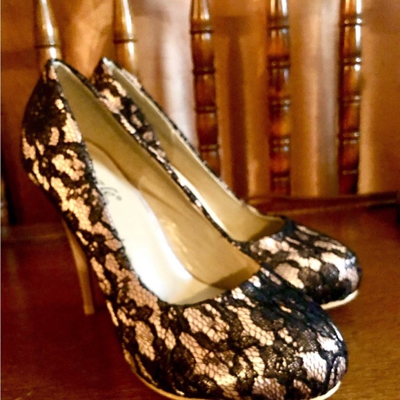New NIB Coloriffics nude black lace heels size 6.5 - Picture 5 of 8
